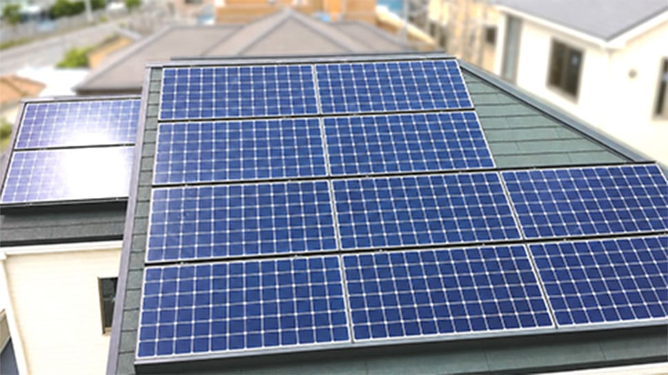 屋根に太陽光を設置した住宅のイメージ